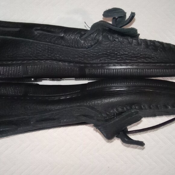 Minnetonka Moccasin Moosehide Kilty Women's Size 6 Black - Picture 9 of 13